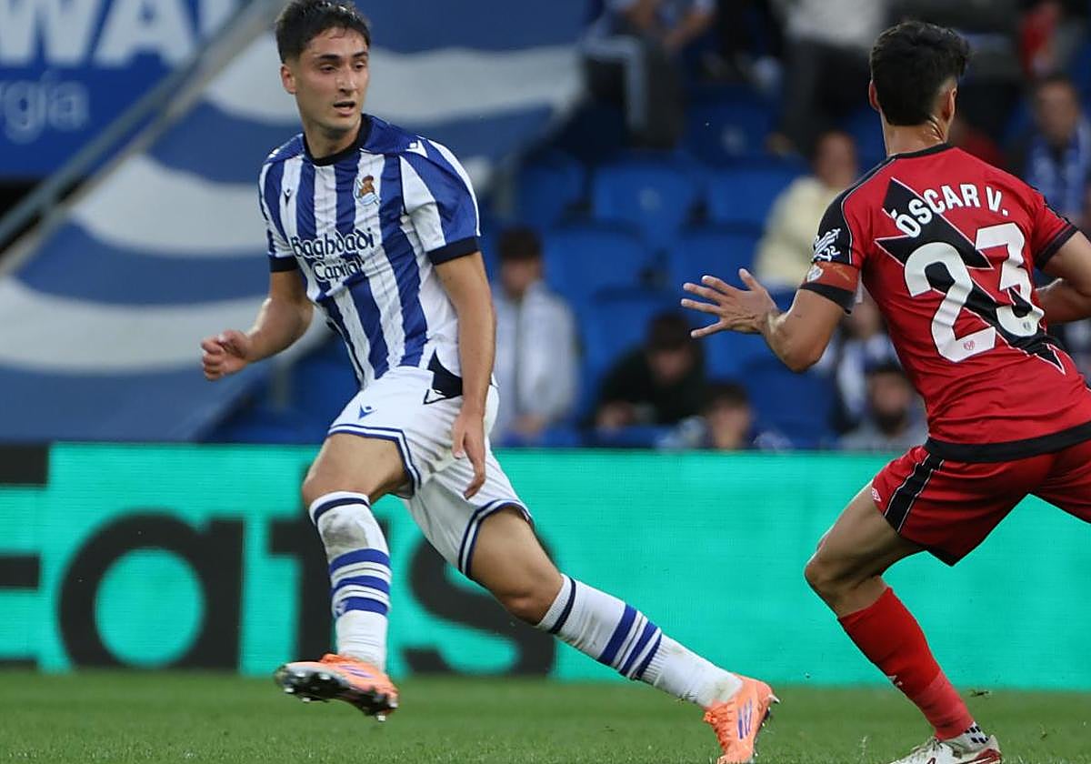 uGorrotxategi, atento en una acción defensiva durante el partido de ayer en Anoeta.