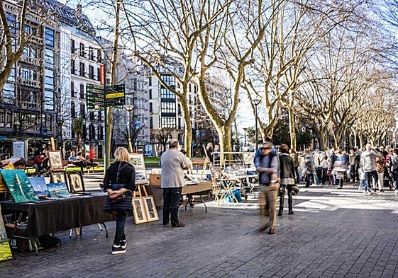 Una vendedora acude a una feria en San Sebastián y le roban una mochila con el dinero conseguido: «Ya lo doy por perdido todo»