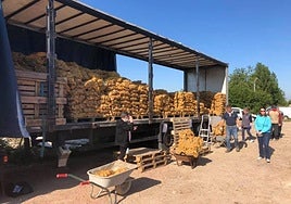 Una venta de patatas organizada por la familia Demassiet.