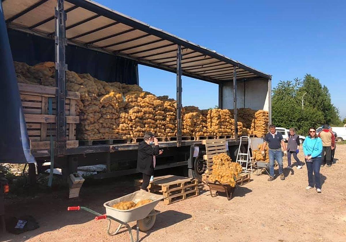 Una venta de patatas organizada por la familia Demassiet.