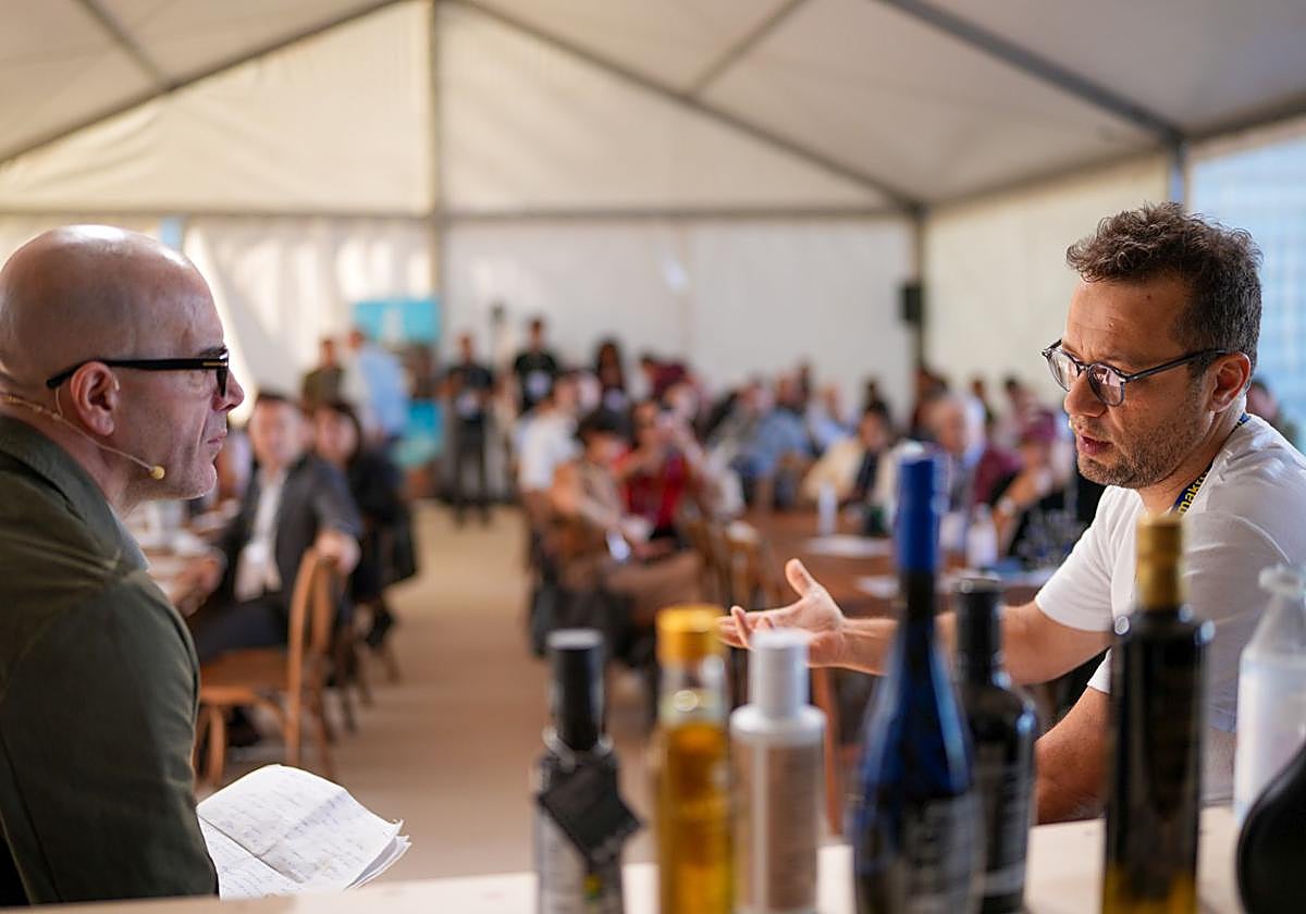 Alberto Fernández Bombín y Thomas Troisgros charlan sobre los 'botecos' en un foro con gran asistencia.