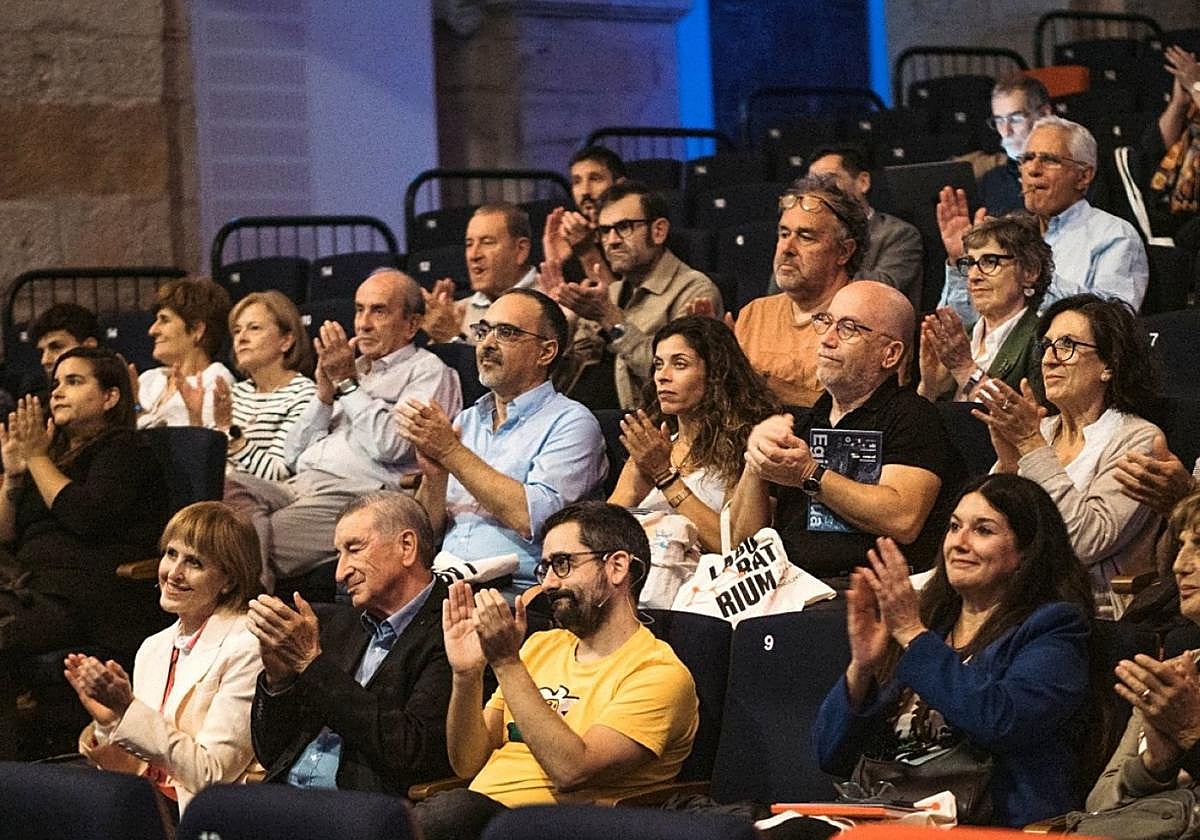 Los ganadores de la categoría de ensayo, narrativa e ilustración sobre el wolframio (la fotogafía quedó desierta) en un Seminarixoa repleto de público y divulgadores.