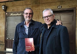 Pello Salaburu eta Xabier Euzkitze, liburu aurkeztu aurretik.