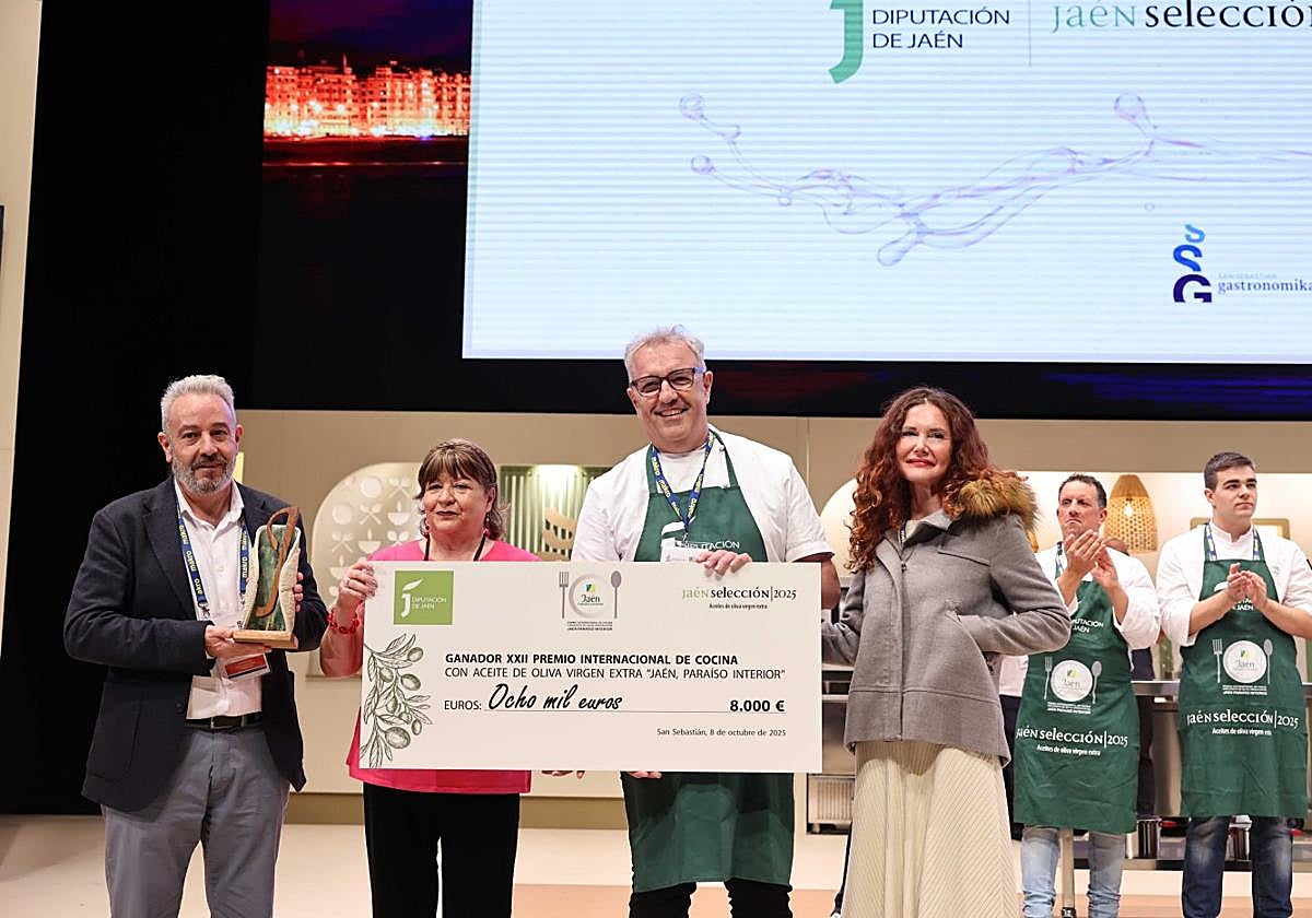 Ferran Polls Pelaz recibió el premio en el Auditorio del Kursaal, donde el resto de compañeros aplaudió la decisión del jurado.