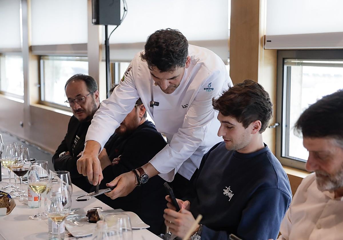 Un dedicado Óscar Molina condujo la actividad celebrada en Muka.