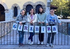 Pía Alzaga, Nuria Alzara, Ainara Rubio e Irene Elizetxea, en Mendibil.