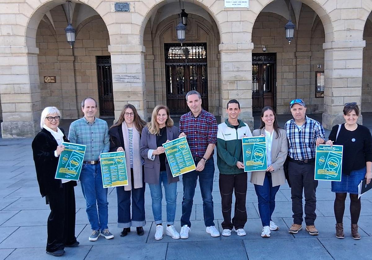 Aizpea Goenaga, Juanjo Jiménez, Maialen Pikabea, Arantza Arzak, Josu Iguiñiz, Jon Aizpun, Ainara Bergés, Iñaki Lopez de Lizuriaga eta Ainara Maia.