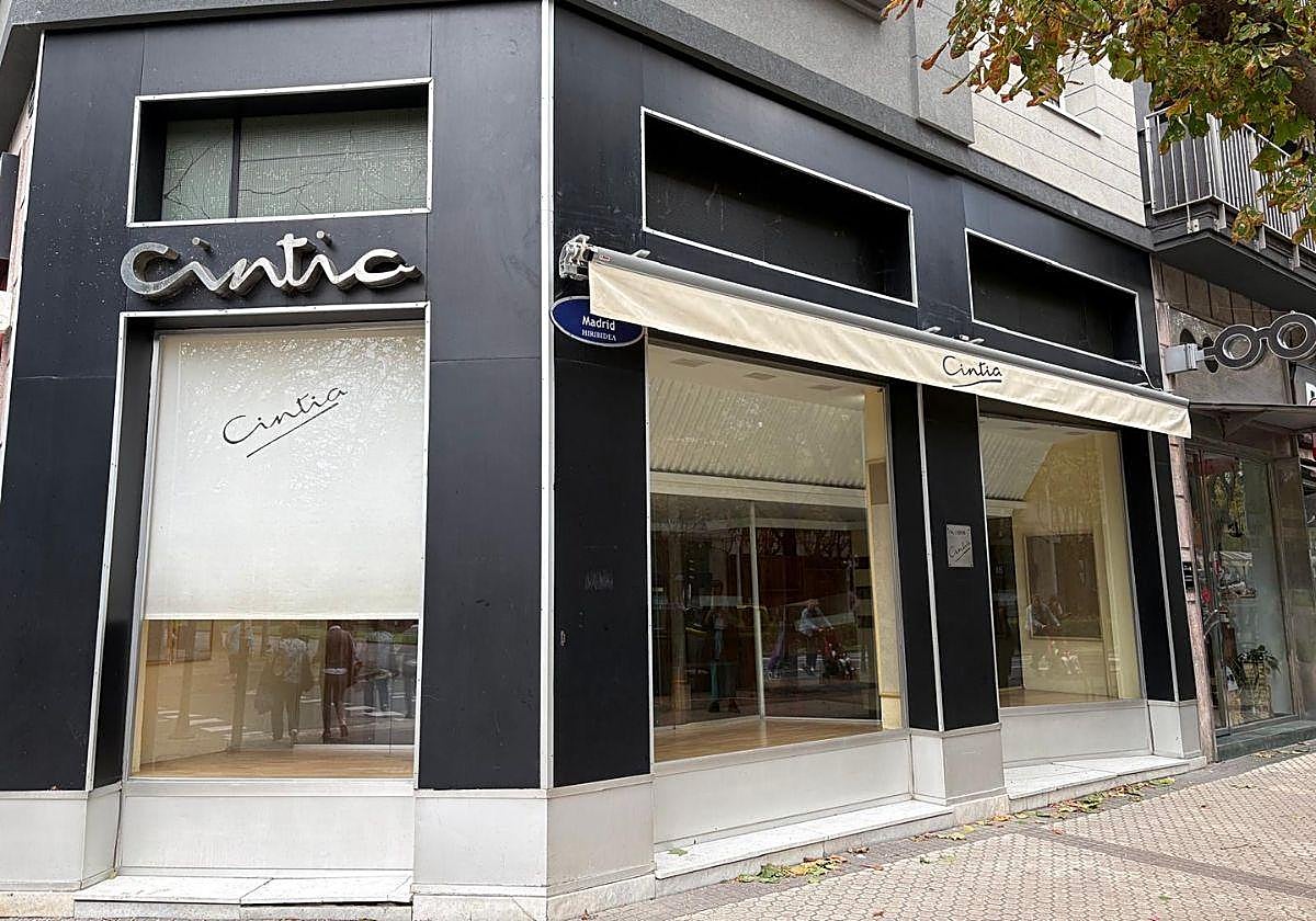 Cierra una emblemática zapatería de San Sebastián tras 65 años de actividad