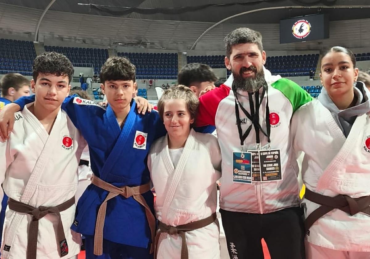 Los judokas armeros en el torneo nacional en Cantabria.