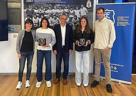 Garbiñe Etxeberria, Julia Arrula, Manu Díaz, Aiara Agirrezabala e Iñigo Letamendi.