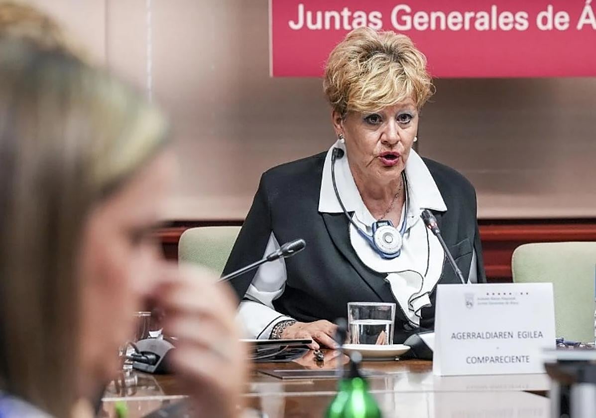 Ana del Val, diputada de Cultura de Álava, durante su comparecencia este jueves por el caso Bernedo