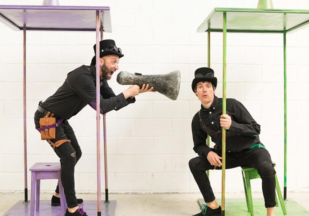 'Ipurbeltz zozoak beleari' antzezlanaren protagonistak.