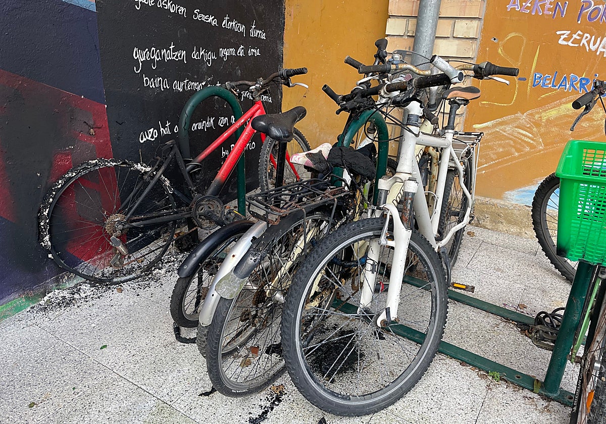 De noche se han quemado varias bicicletas