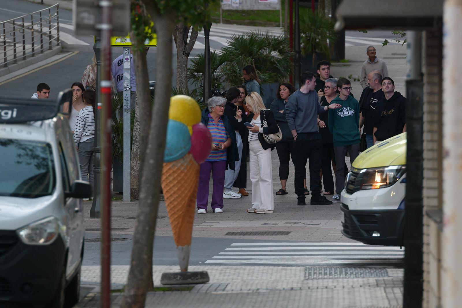 Incendio en el tejado de un edificio en Zumaia
