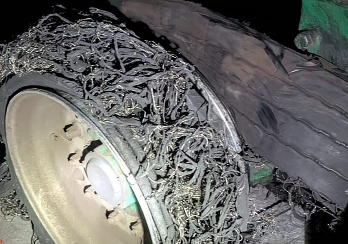 Estado de la rueda reventada con la que circulaba.