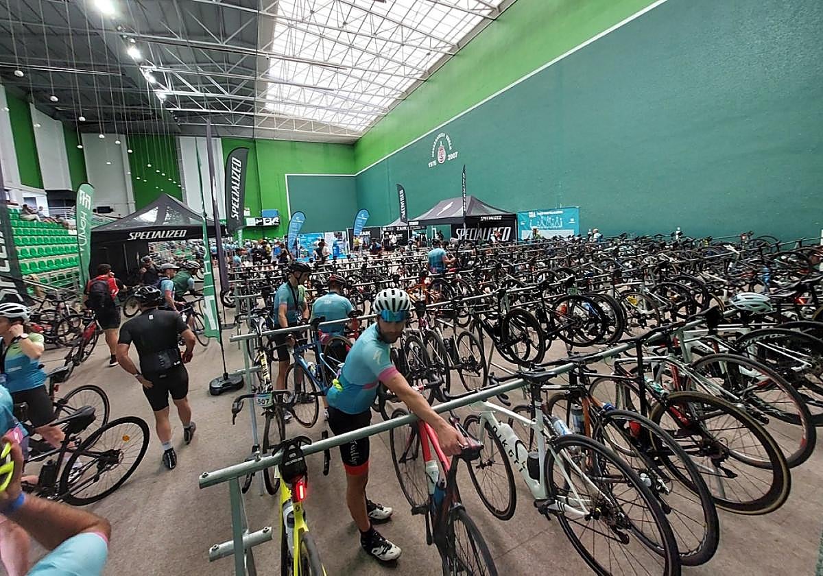 El frontón Jostaldi se estrenó el año pasado como epicentro de la Vila Bira, que cumple su cuarta edición.