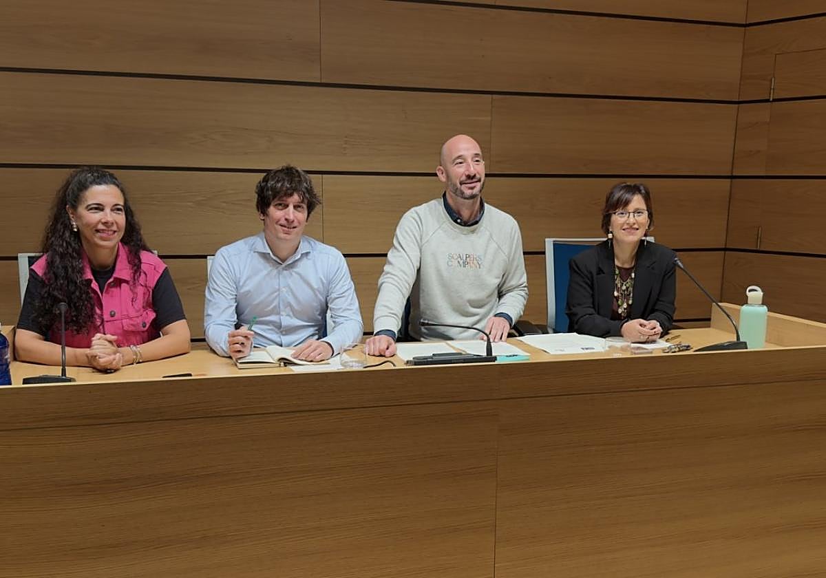 Corporativos de PSE-EE y EAJ-PNV comparecieron en una rueda de prensa para dar a conocer la aprobación de los resultados del Pleno.