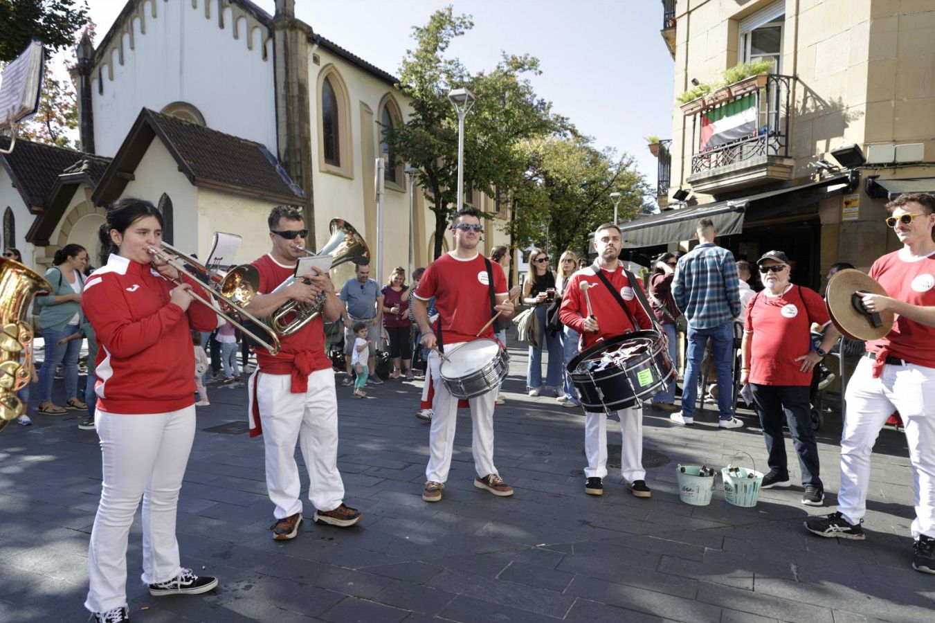 La &#039;Txaranga Topaketa&#039; pone ritmo al fin de semana en Irun