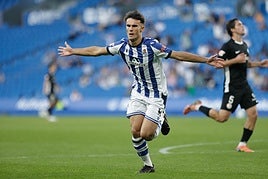 Gorka Carrera celebra su gol al Andorra