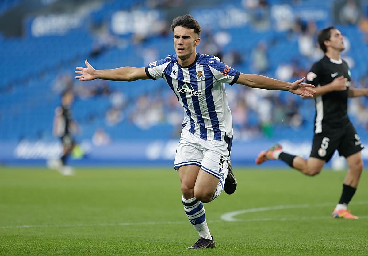 Gorka Carrera celebra su gol al Andorra