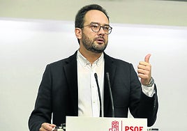 Antonio Hernando, en la sede de Ferraz.