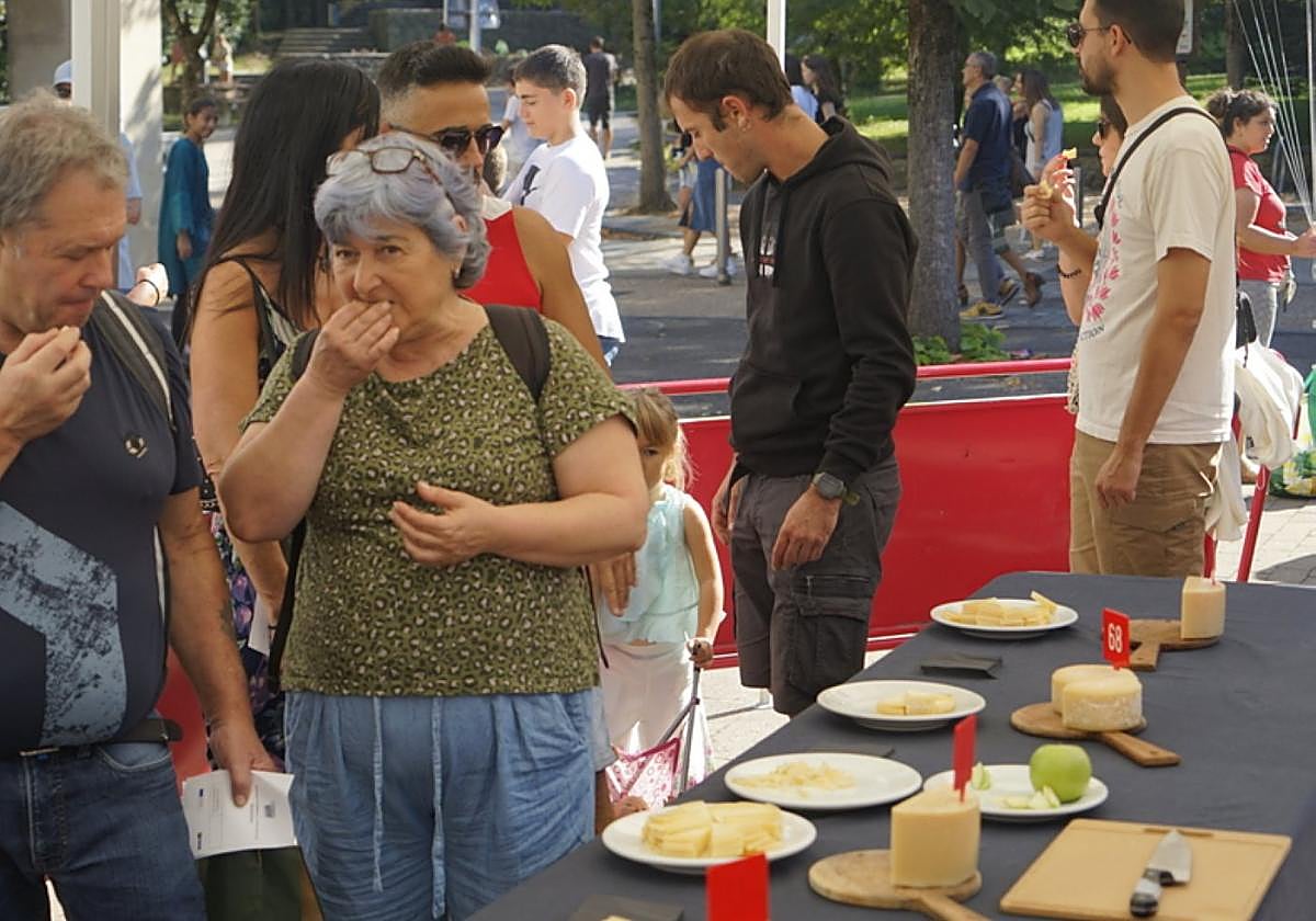 Dena prest da gaurko jai egunaz gozatzeko Idiazabalen.