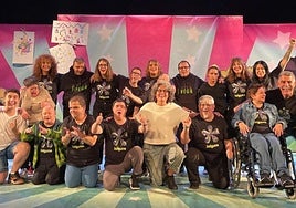 Katxiporretako familia Jalgune elkarteko kideekin.