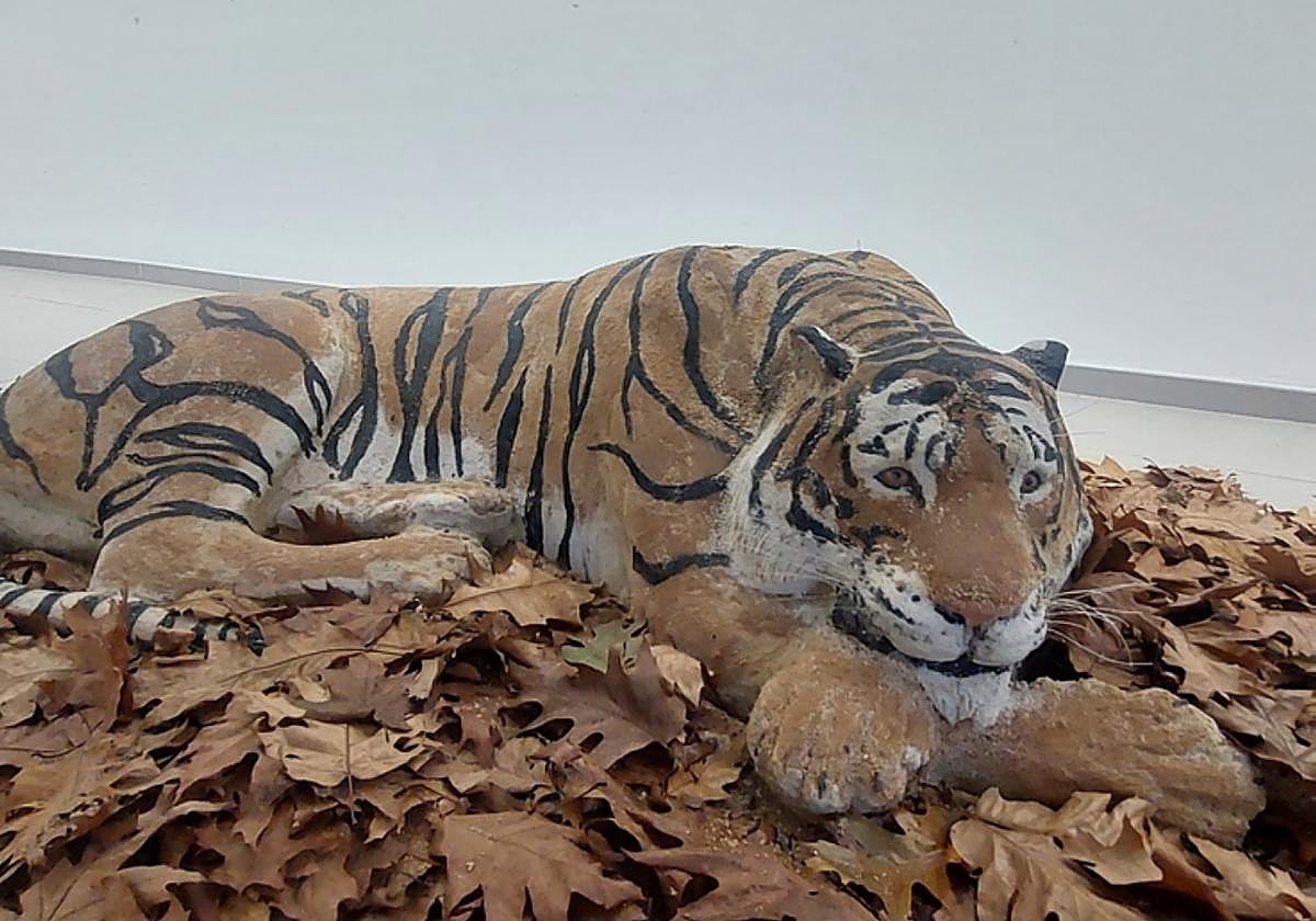 Herriko ikastetxeetako haurrak eta adin guztietakoak gerturatu dira astean zehar erakusketa ikustera, Betharram aretoan.