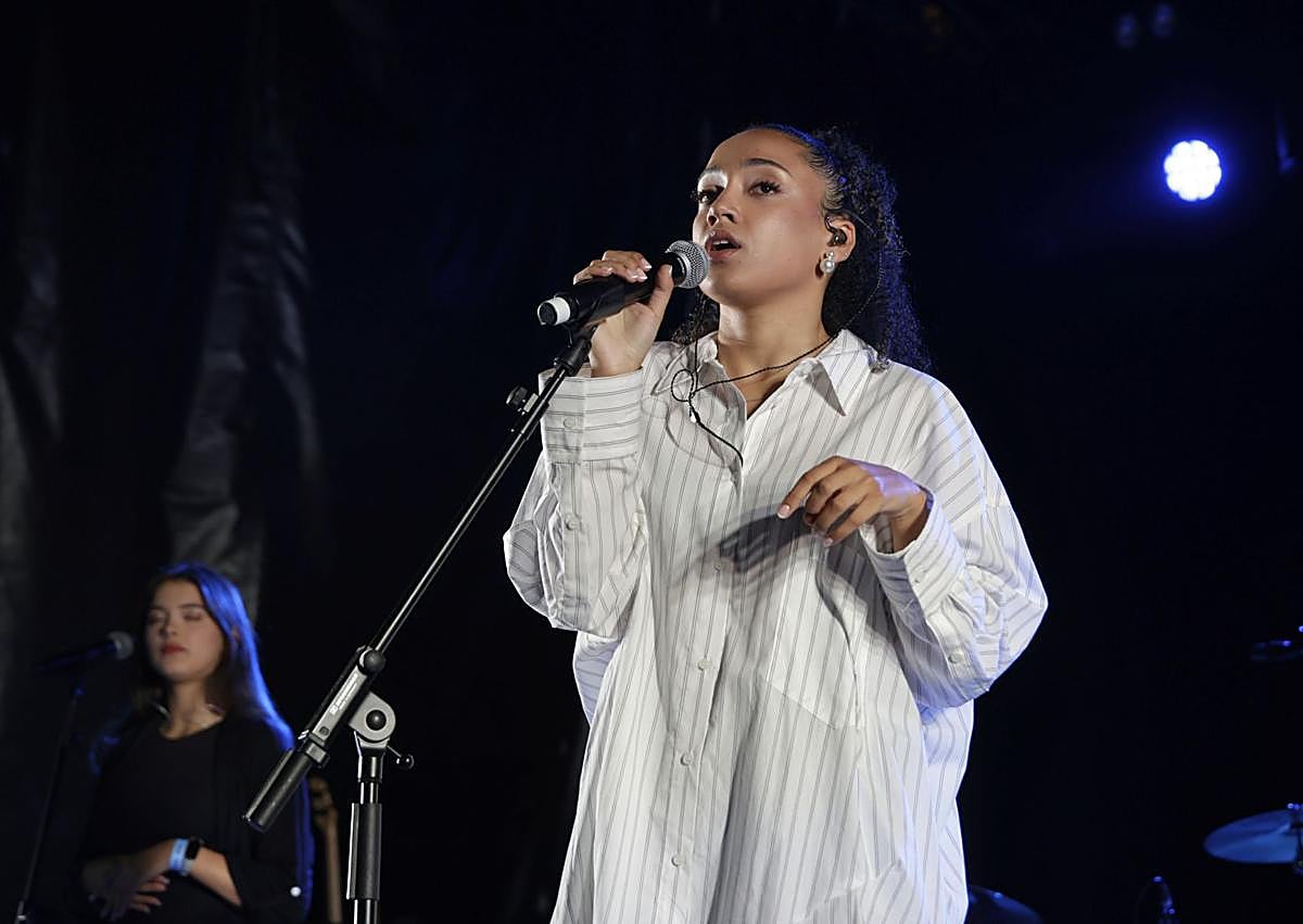 Imagen secundaria 1 - San Juan canta y Bebe conquista