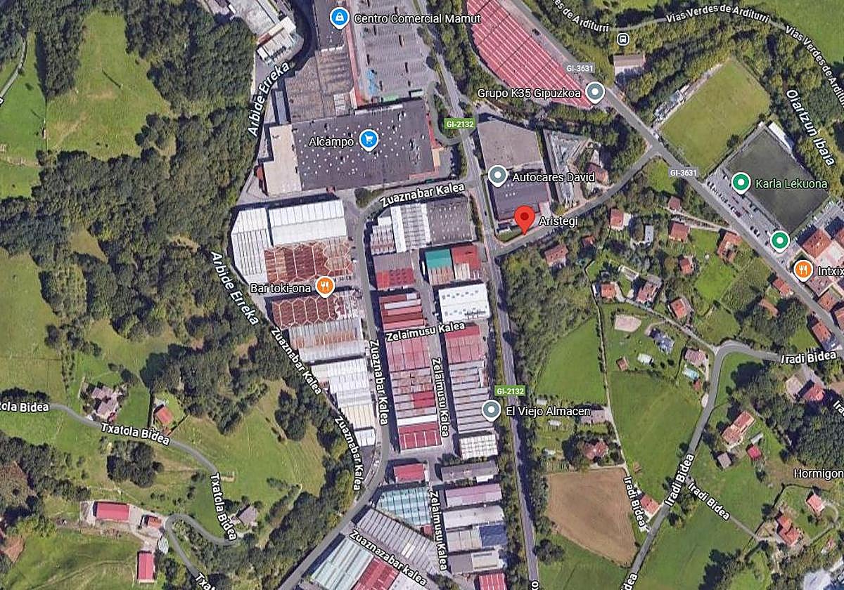 Zona en la que se ha producido la colisión entre un turismo y una moto.