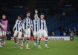 Barrenetxea celebra junto a Aramburu, Brais y Turrientes una victoria de la Real en noviembre del curso pasado.