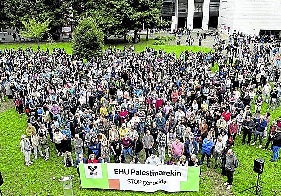 Concentración en apoyo a Palestina y contra el genocidio celebrada el pasado 29 de septiembre en el campus donostiarra de la UPV.