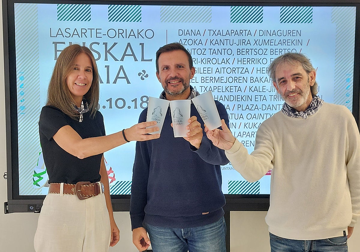 Estitxu Alkorta, Agustín Valdivia y Arkaitz Illarramendi en la presentación del programa completo de las Euskal Jaiak.