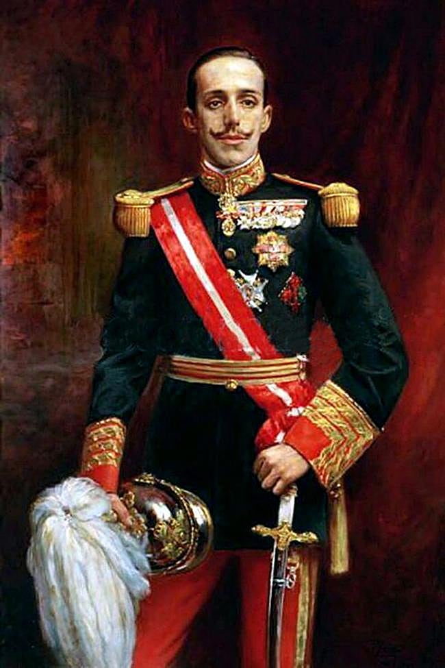 Alfonso XIII vistiendo uniforme de gala de capitán general (1915). Por Tomás Martín.