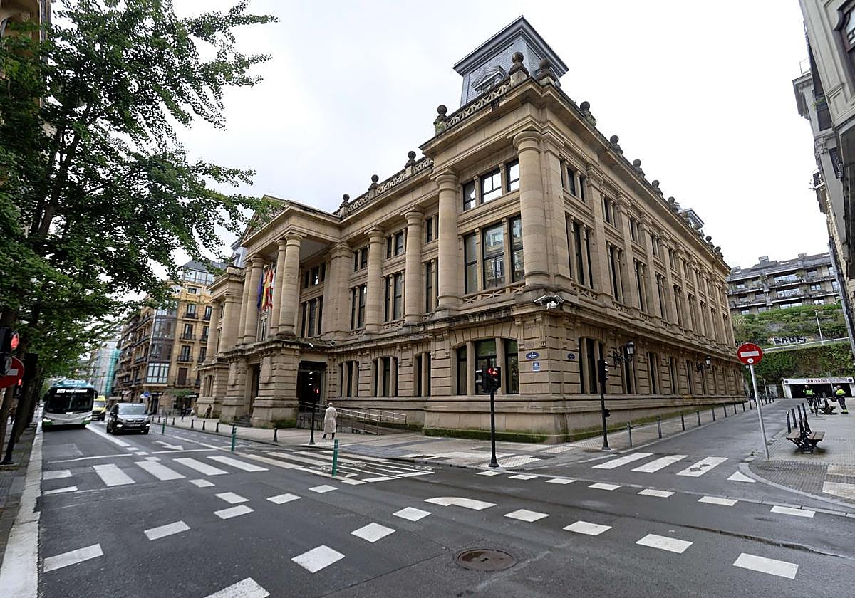 Se busca nueva fecha para un juicio por corrupción de menores: «El acusado está en Barcelona y no tiene dinero para venir a Gipuzkoa»