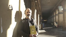 Mitxelko Uranga, astelehen honetan Donostian liburuaren aurkezpenean.
