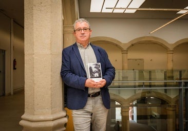 «Procidan egin nituen lehen itzulpenak, bertan kokatutako istorio batekin Euskadi Saria jasotzea detaile maitagarria iruditzen zait»