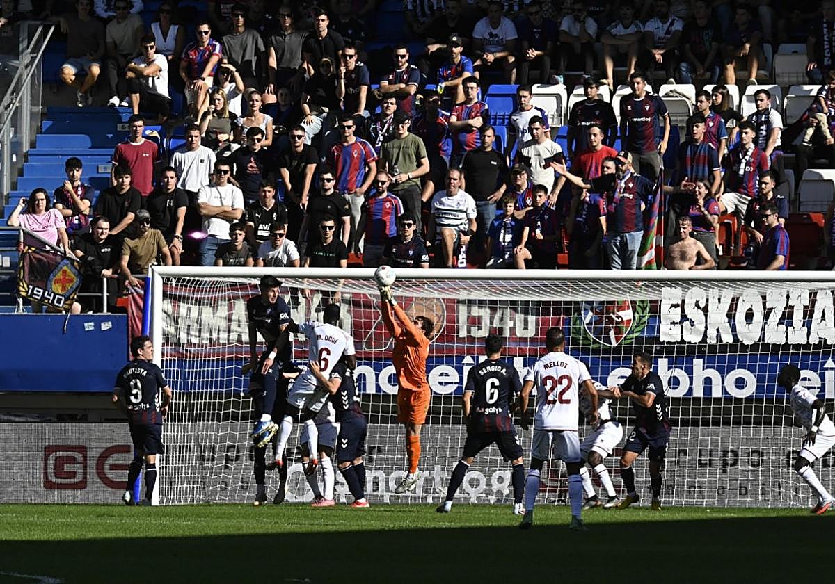 Con el empate del domingo en Ipurua frente al Castellón el Eibar es el segundo equipo que más rédito obtiene de los duelos en su estadio.