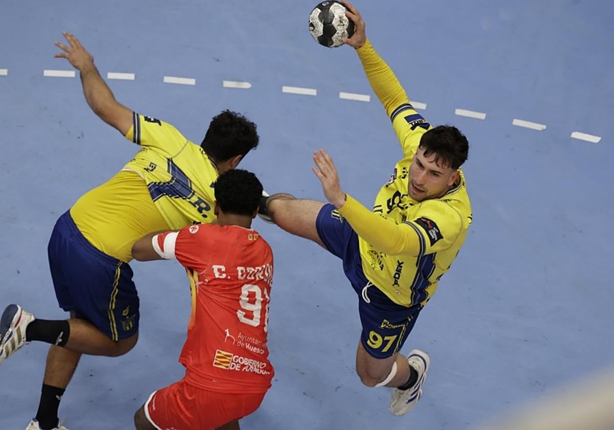 Tito Díaz, con cinco, fue el máximo goleador ante el Huesca.