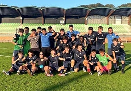 Celebración de los juveniles en Asti tras el primer triunfo.