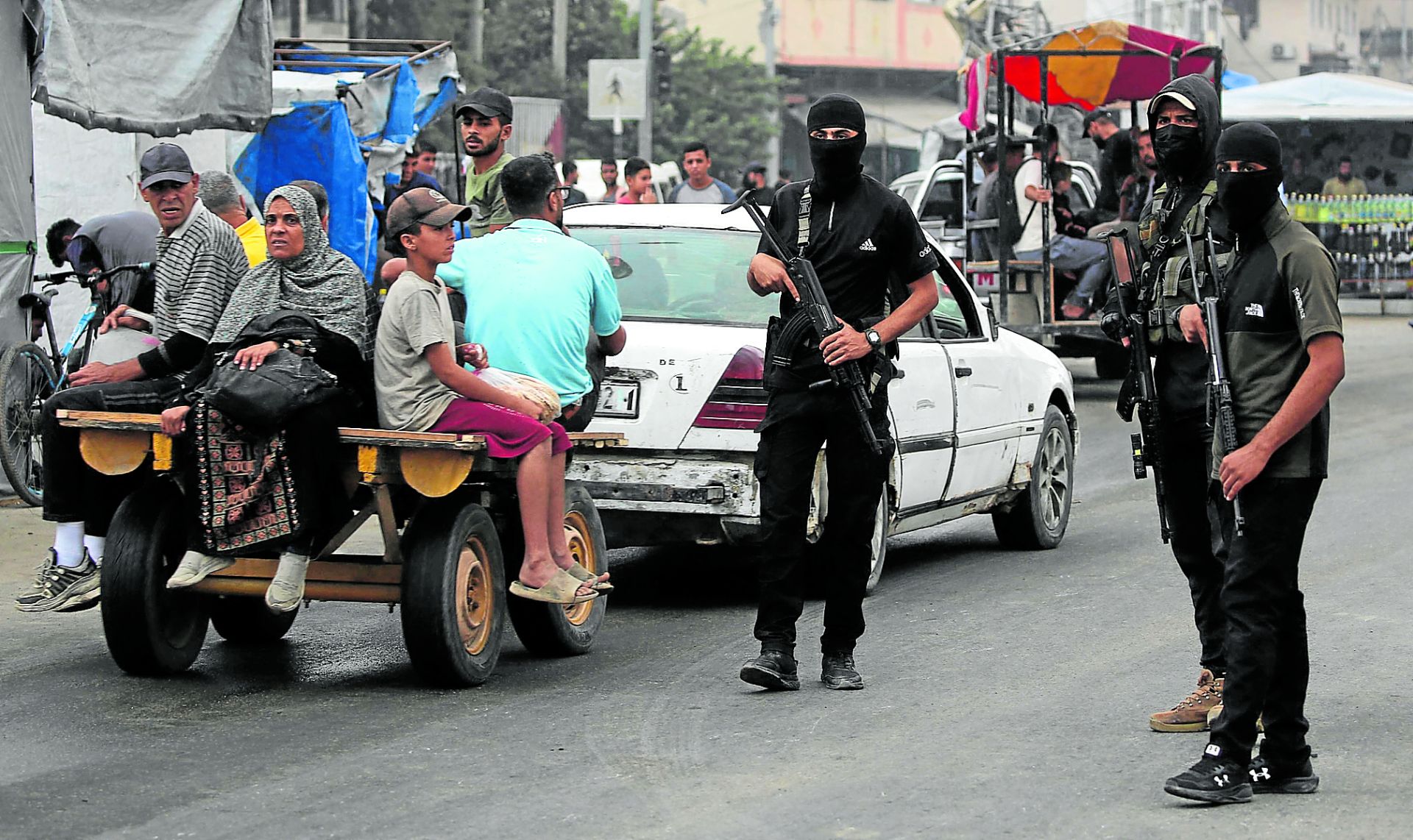 Miembros de Hamás patrullan en Ciudad de Gaza.