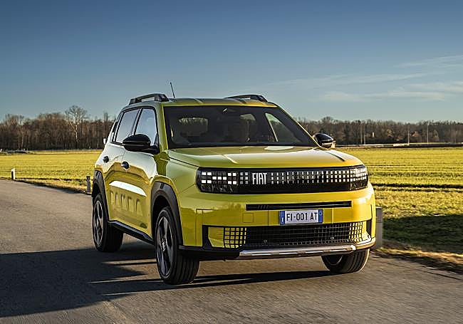 El Fiat Grande Panda cuenta con una fuerte personalidad y soluciones sorprendentes en un tamaño compacto -3,99 metros de largo- como, por ejemplo, los 412 litros de capacidad del maletero.