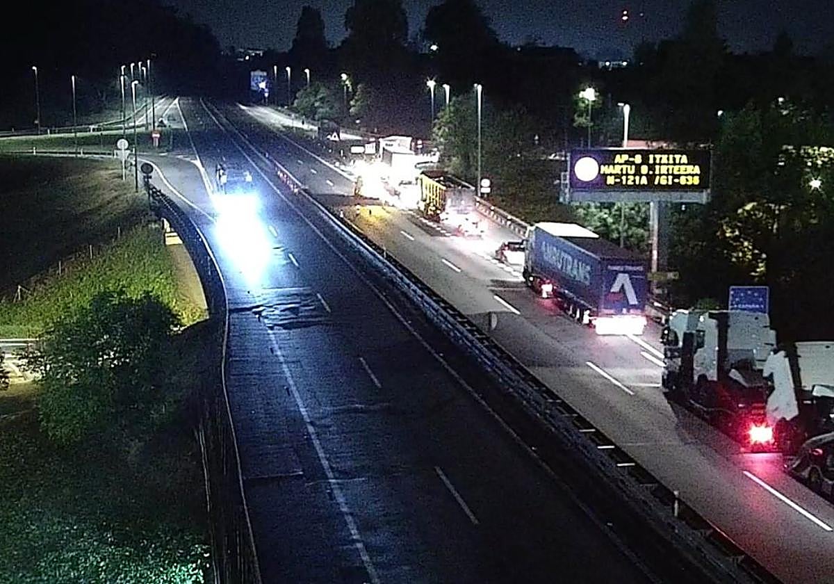 Reabierta la AP-8 en Irun sentido Donostia tras permanecer varias horas cortada