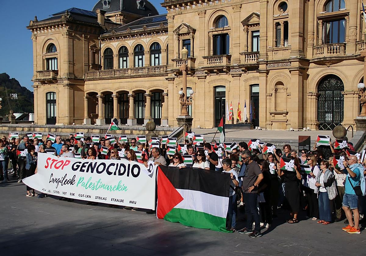 Manifestación a favor de Palestina con presencia de todos los sindicatos.