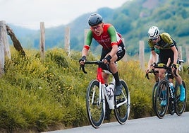 Gari Ugarte compitiendo con el Euskadi Fundazioa.