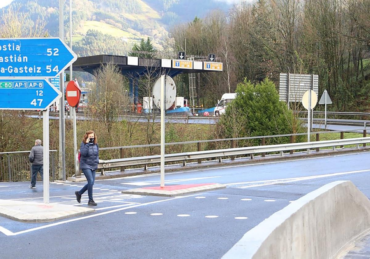 La seguridad en el cruce del paseo y el peaje de la autopista desde el bidegorri es uno de las peticiones de vecinos.
