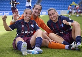 Las jugadoras del Eibar celebraron la victoria del domingo en Tenerife por todo lo alto tras un arranque de temporada muy difícil.