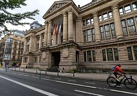 Imagen exterior de la Audiencia Provincial de Gipuzkoa.