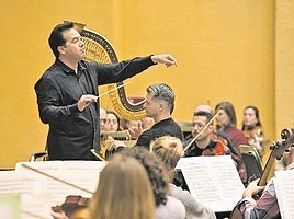Robert Treviño, durante un ensayo con la Euskadiko Orkestra.