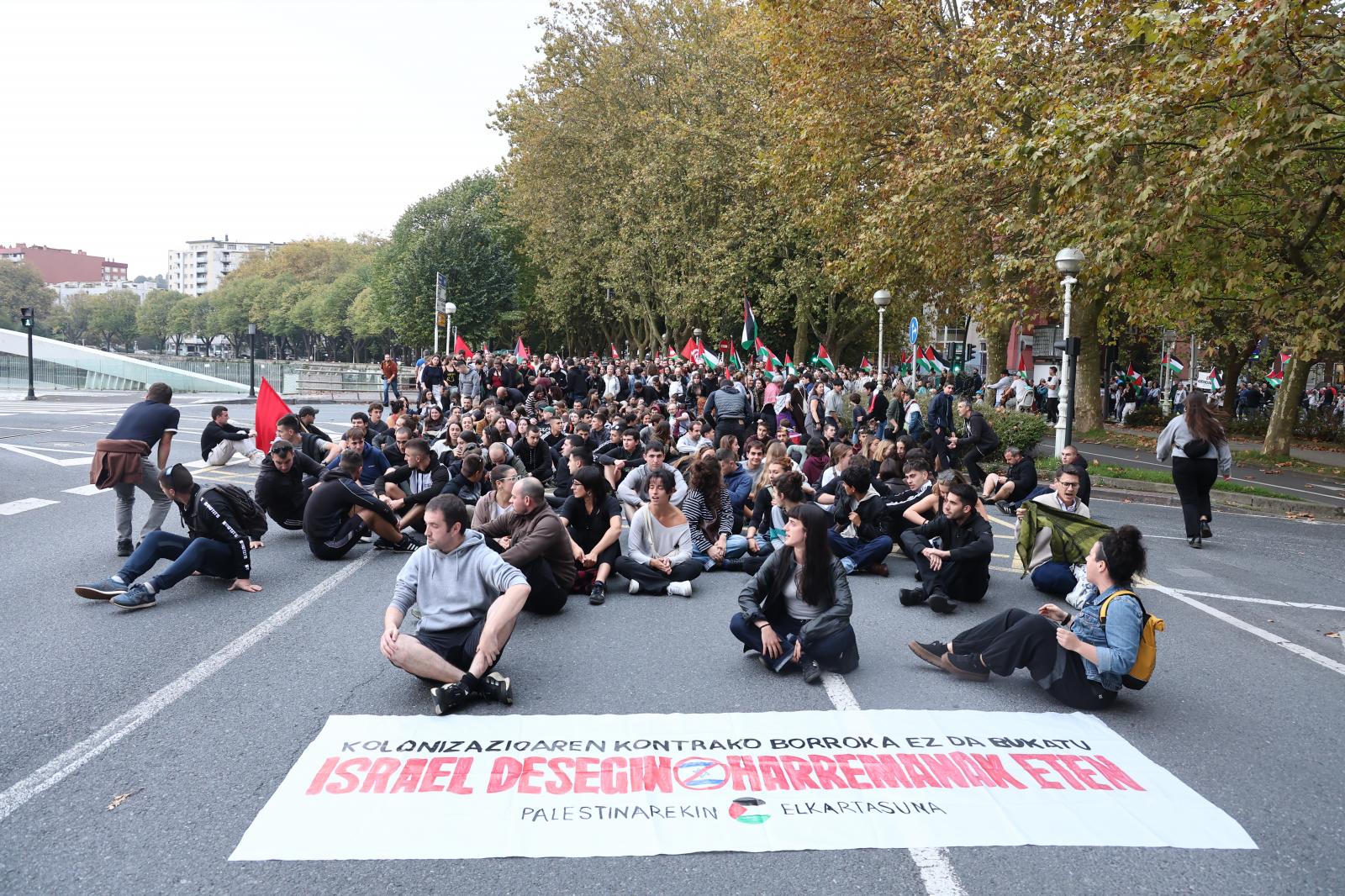 Sentada por Palestina en la entrada a San Sebastián